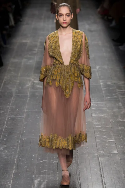 Look 30